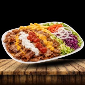 Auf dem Teller mit Pommes oder Reis, Salat